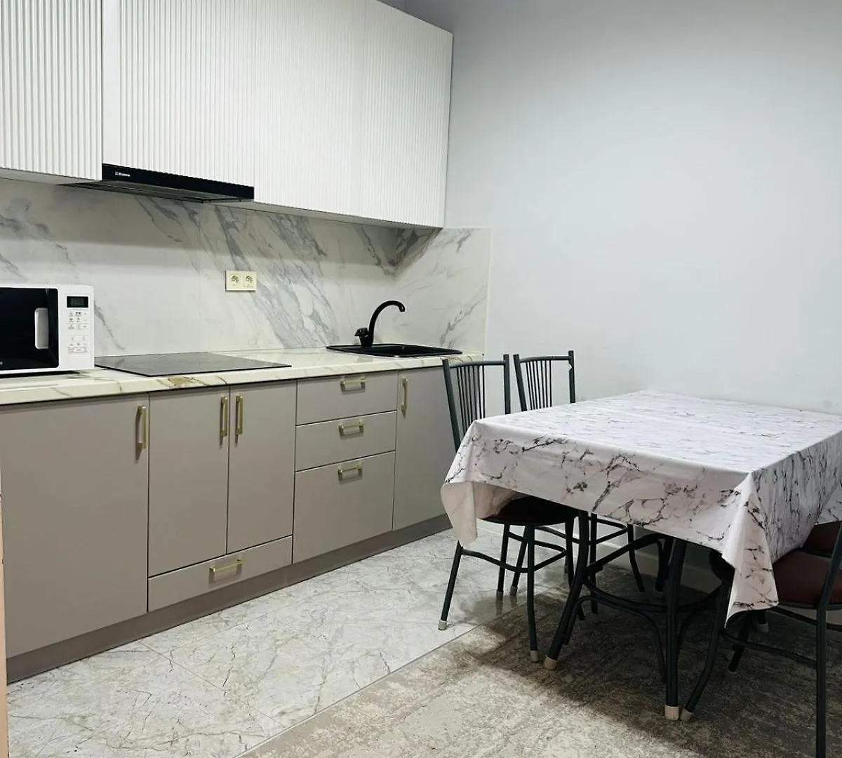 Современная Квартира С Идеальной Локацией, Рядом Метро И Горы Alma-Ata Appartement